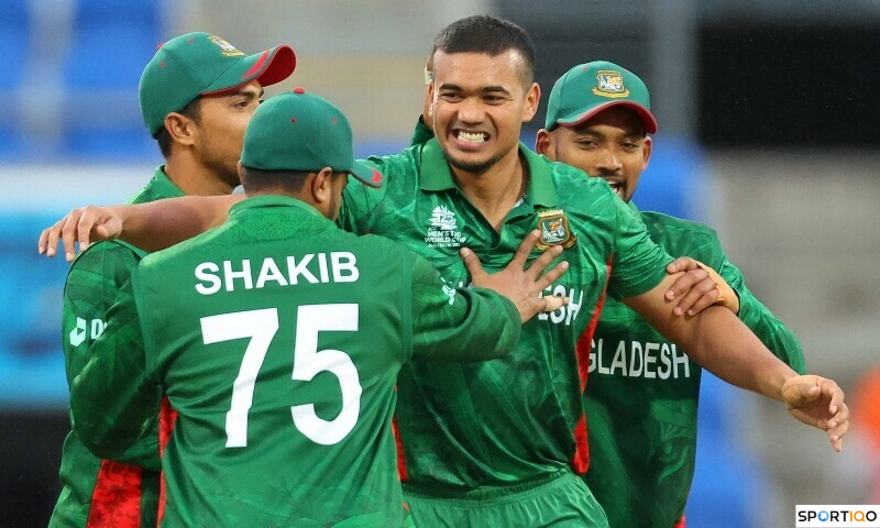 Taskin Ahmed celebrating with his teammates after taking a wicket in T20 World Cup 2022