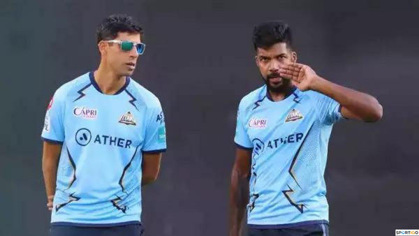 Varun Aaron talking to Gujarat Titans coach Ashish Nehra during a net session.