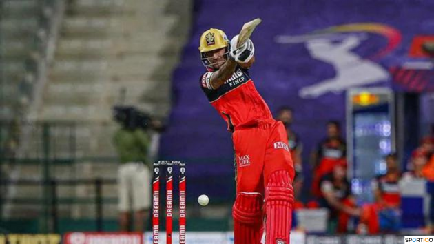 Gurkeerat Singh Mann batting for Royal Challengers Bangalore in the IPL.