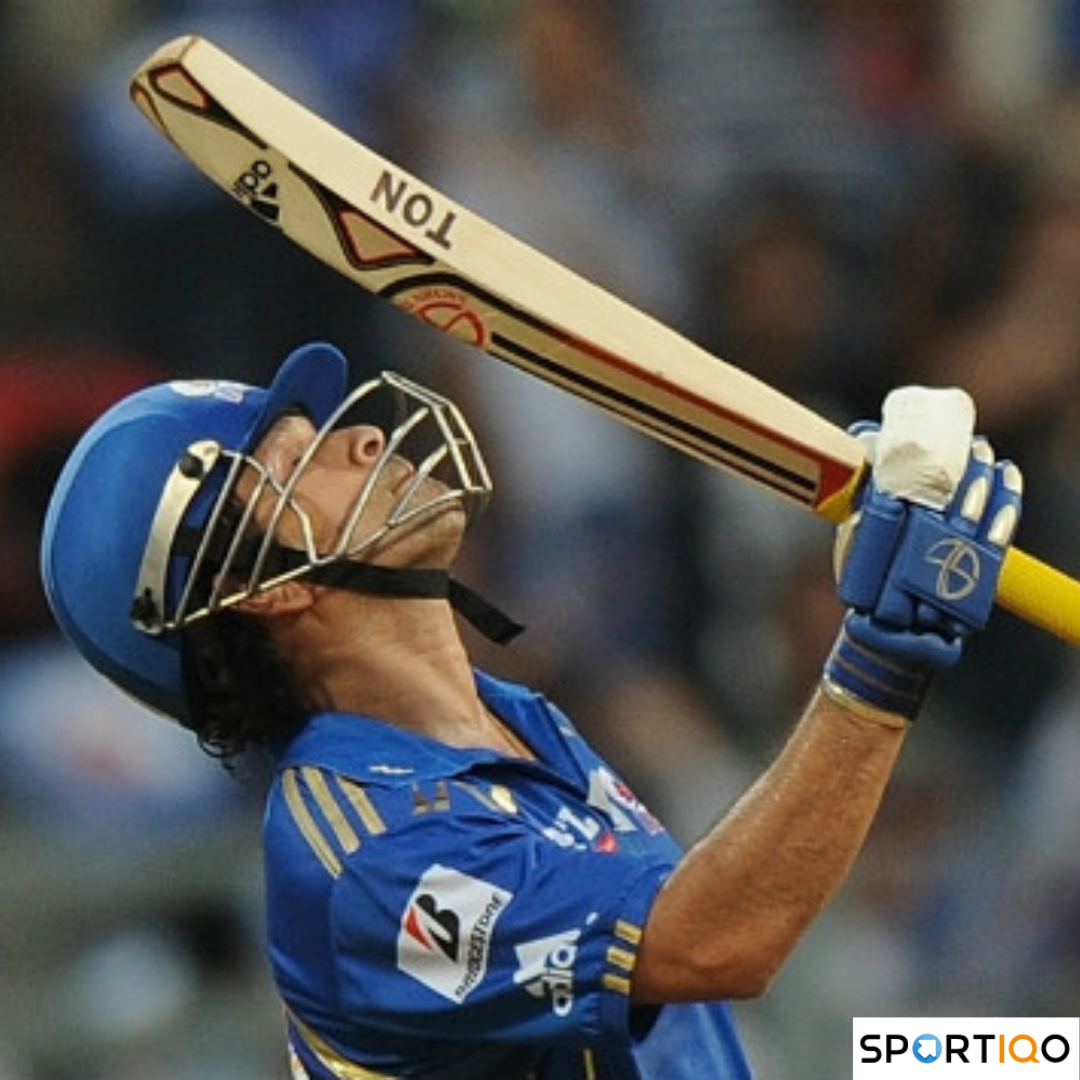  MI captain Sachin Tendulkar raising his bat to the heavens