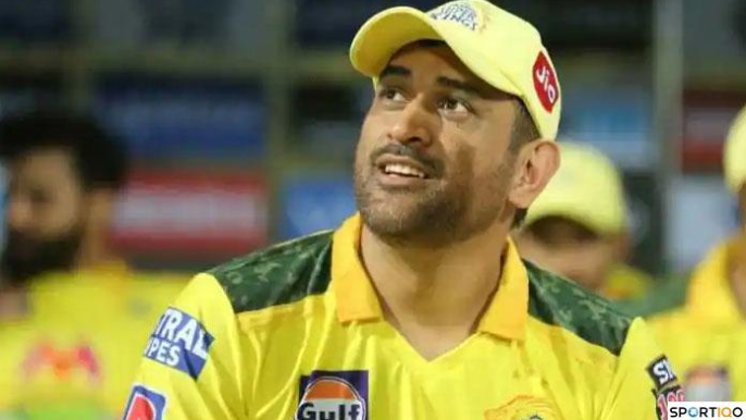 MS Dhoni in between innings break