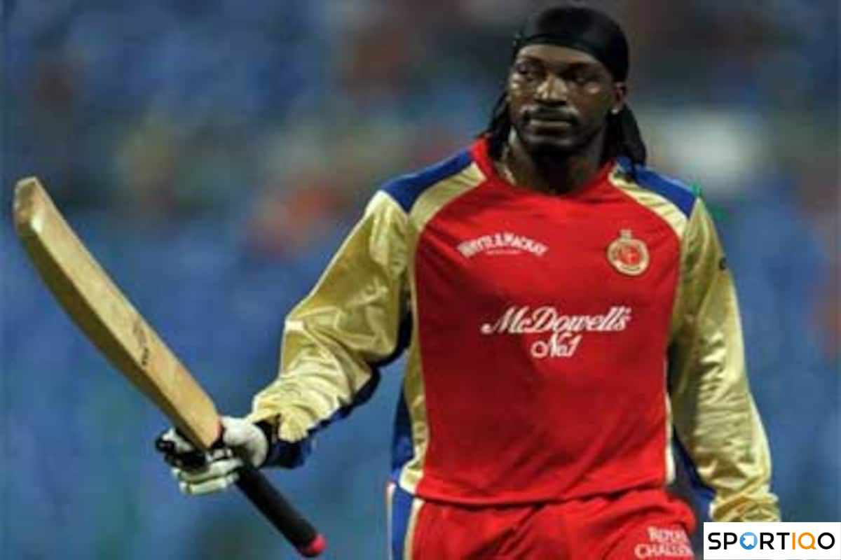 Image 1 Chris Gayle raising bat for RCB