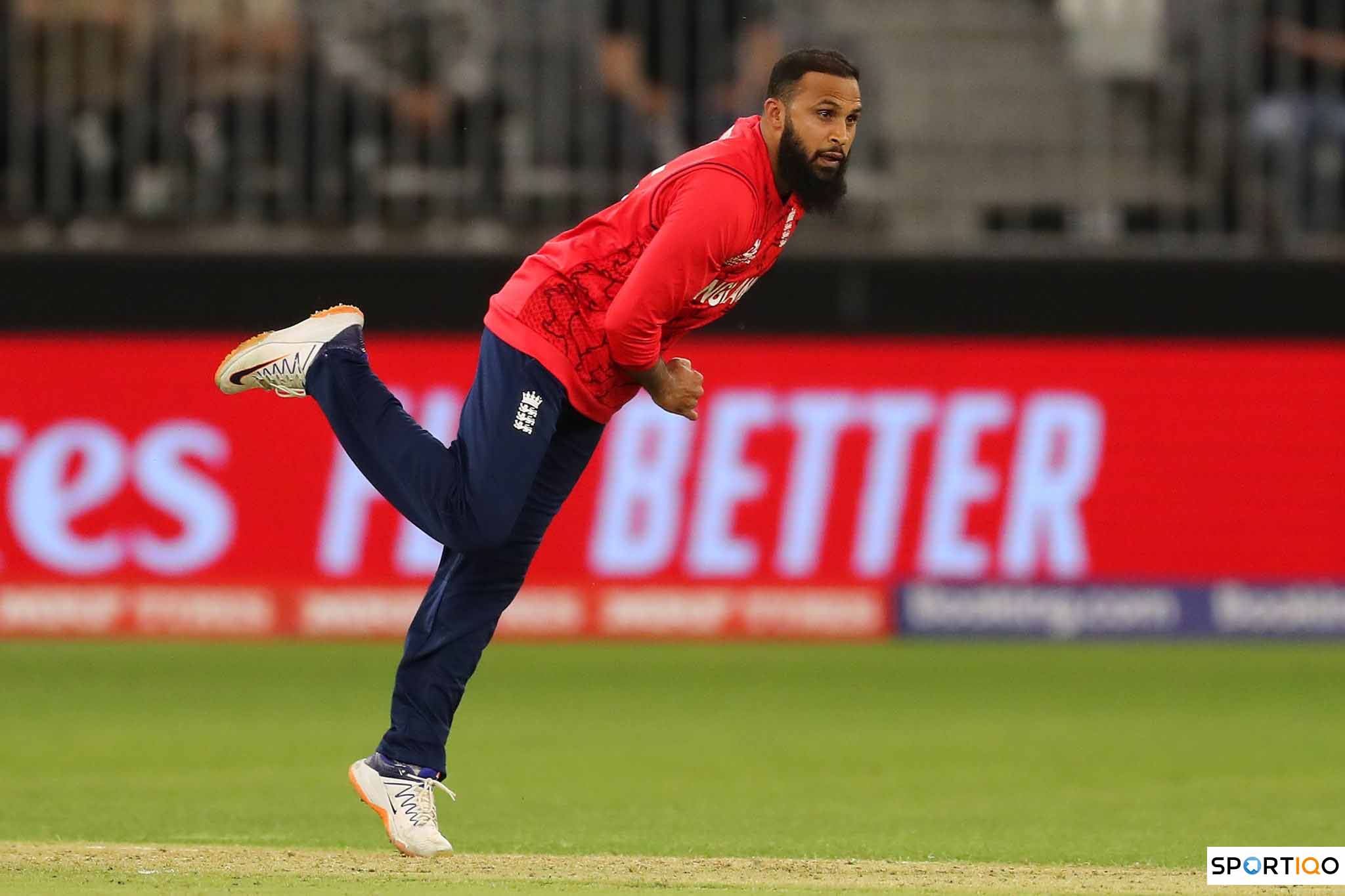 Adil Rashid bowling 