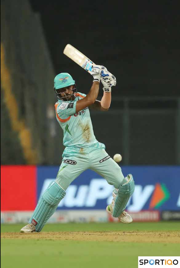 Manish Pandey batting for Lucknow Super Giants