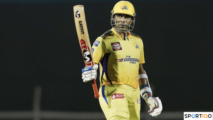 Robin Uthappa raising bat after half century