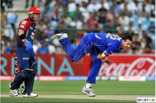 Shaun Tait playing against Delhi Daredevils