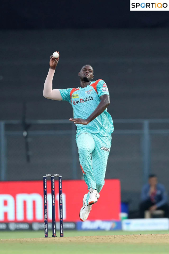Jason Holder bowling for Lucknow Super Giants